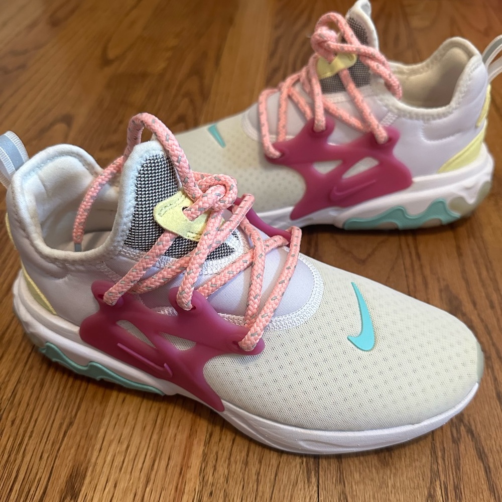 Women’s Nike React Presto ‘White Hyper Violet’